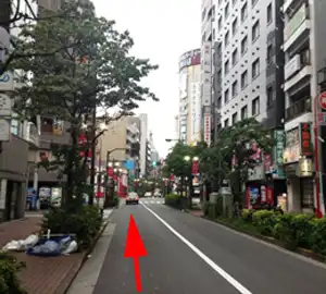 直進していくと右手に当店が見えてまいります。