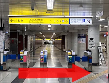 横浜市営地下鉄ブルーライン関内駅の馬車道改札口をでて右手に進みます。